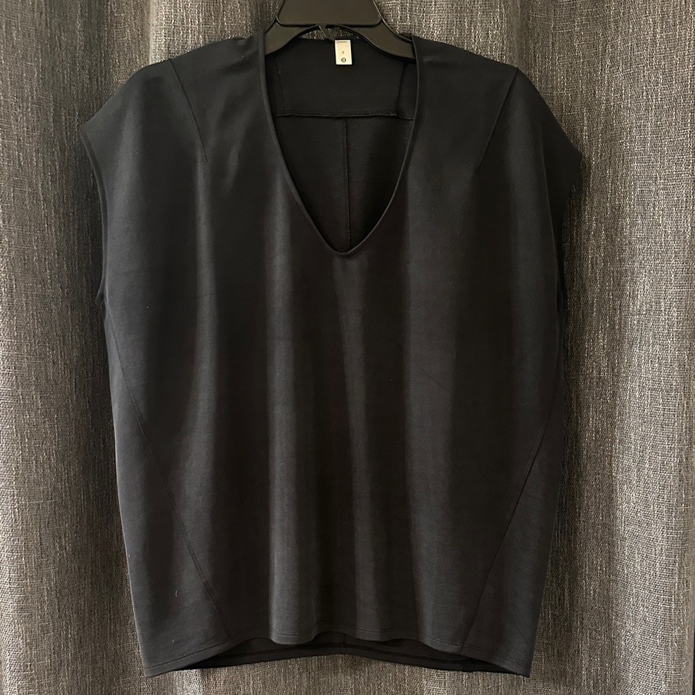 Lululemon size 6 Black Women's Blouse cap sleeve